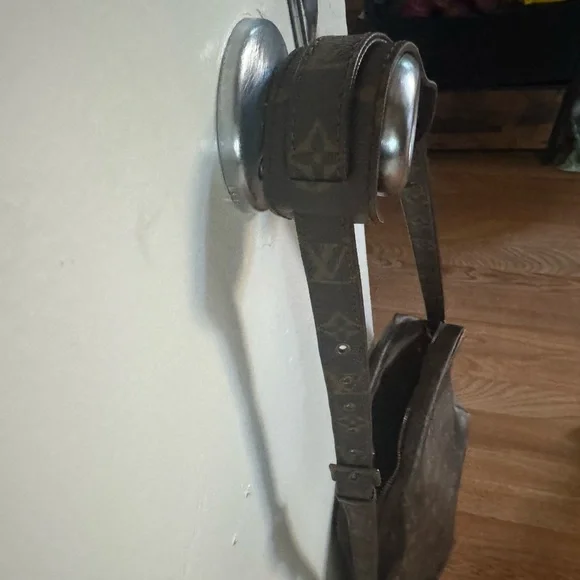 Louis Vuitton Brown Monogram Messenger Bag - Picture 10 of 10